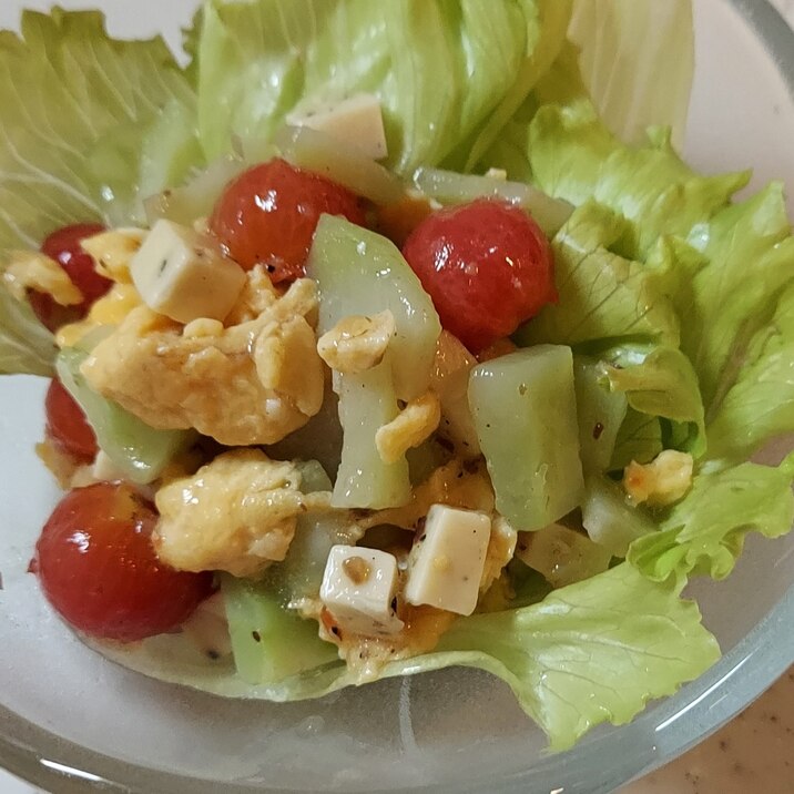 玉子・プチトマト・チーズ・ブロッコリーのサラダ